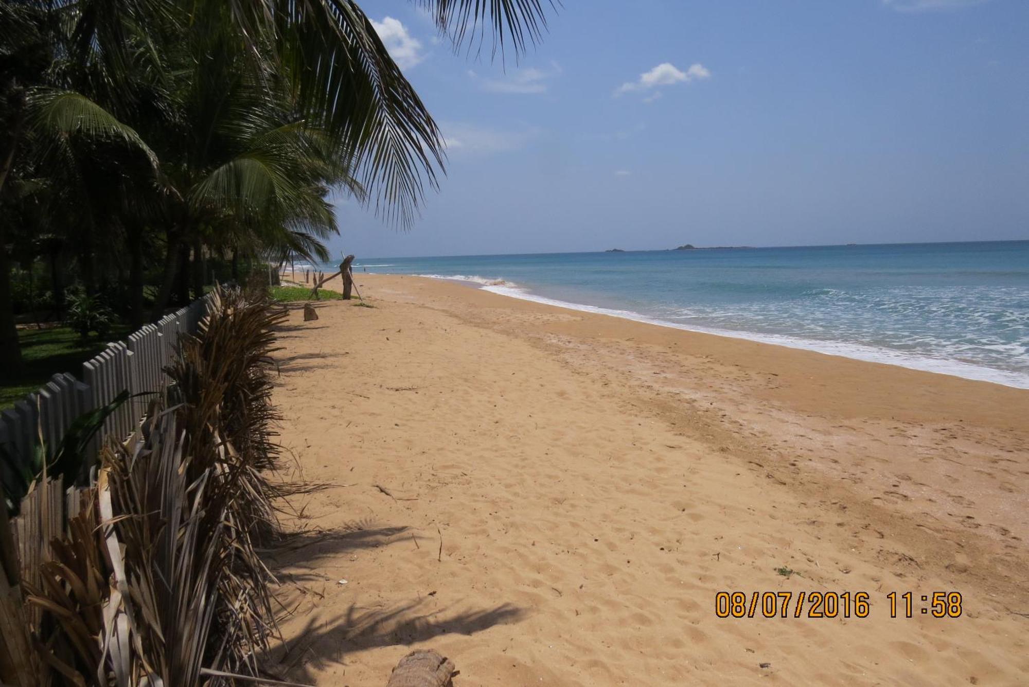 Beach Bliss Trincomalee Exterior foto
