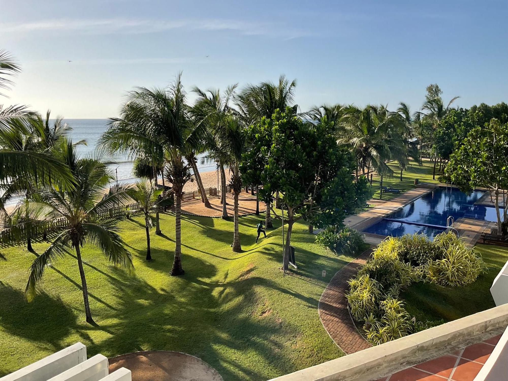 Beach Bliss Trincomalee Exterior foto
